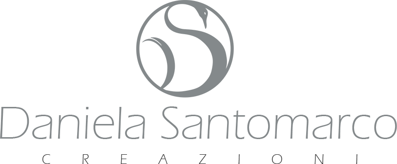 logo daniela santomarco verticale